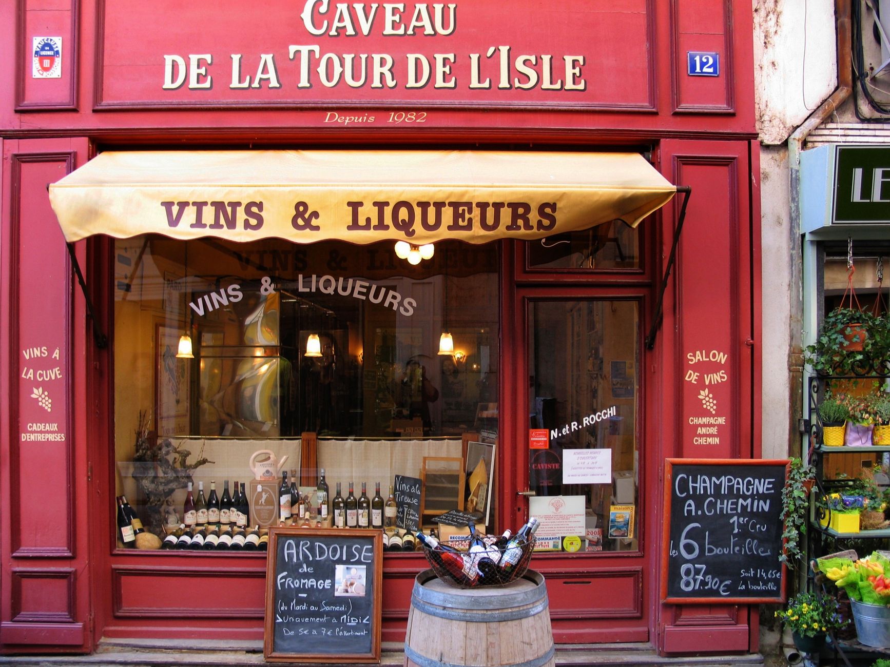 Caviste équipe à Antibes